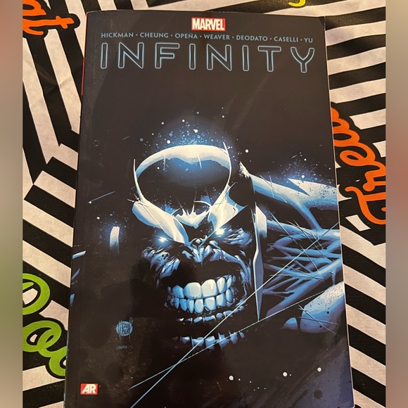 Marvel Infinity graphic novel - Picture 1 of 3